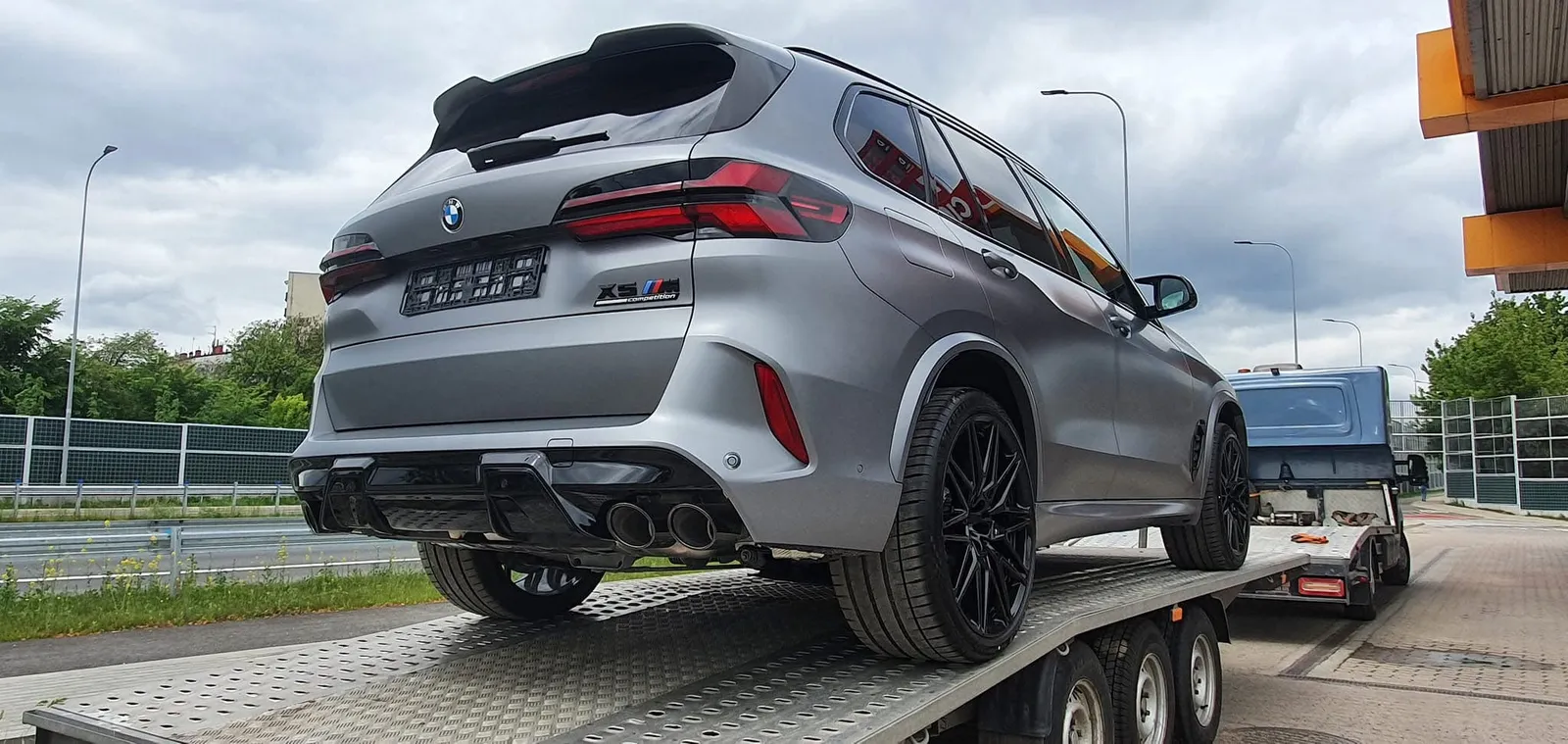 BMW X5 M Competition na lawecie