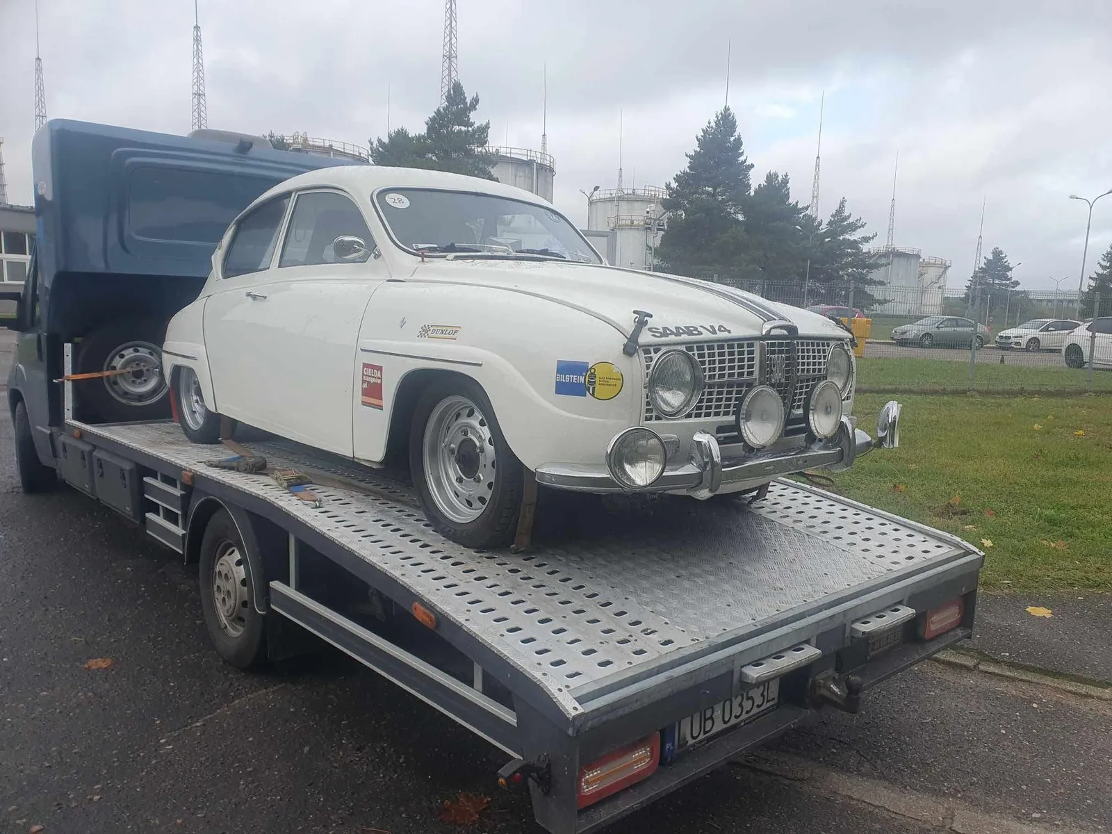 Klasyczny Saab V4 — transport aut zabytkowych